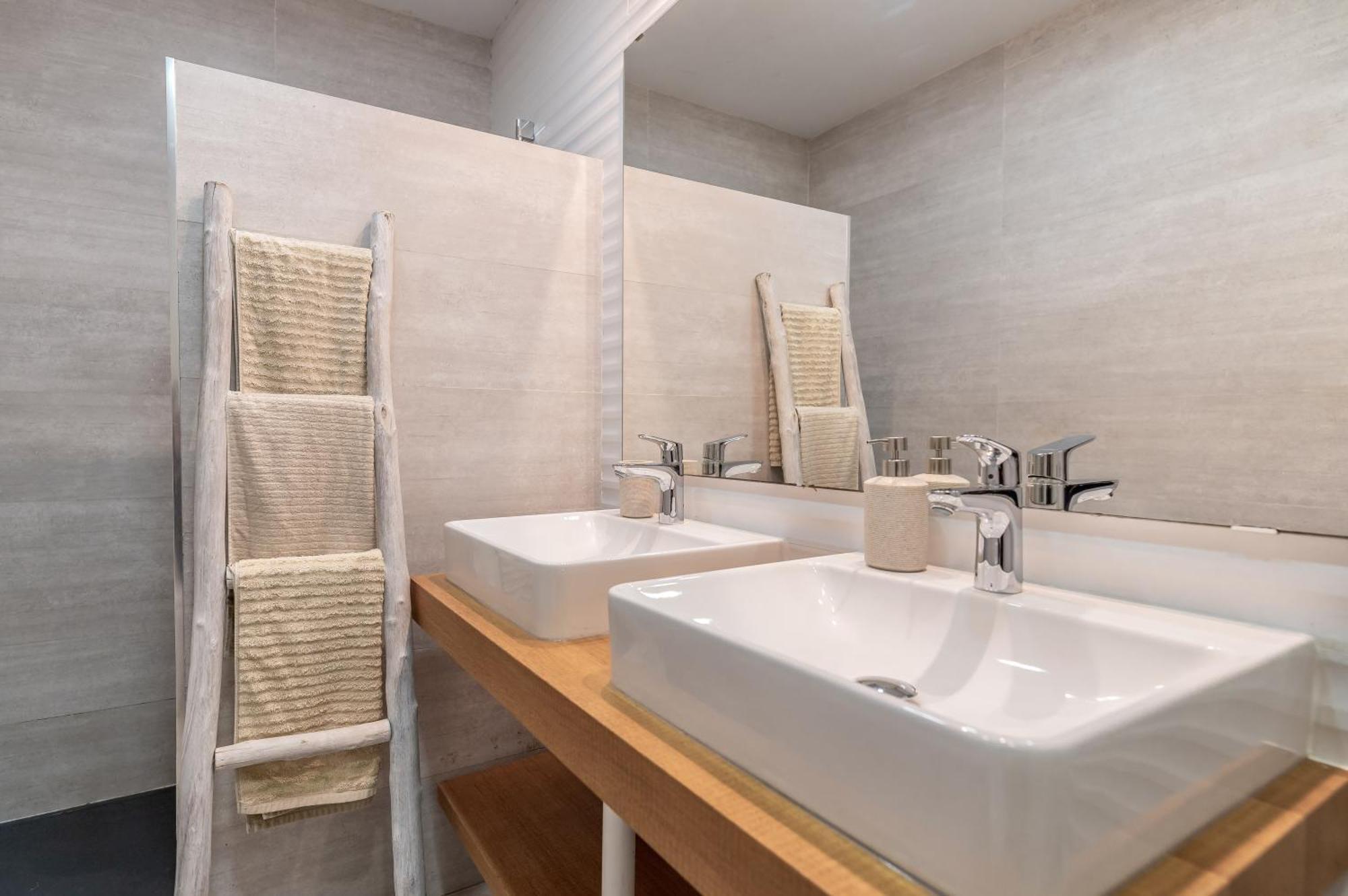 Victoria 16 Premium By Nagoa Homes Malaga Bagian luar foto